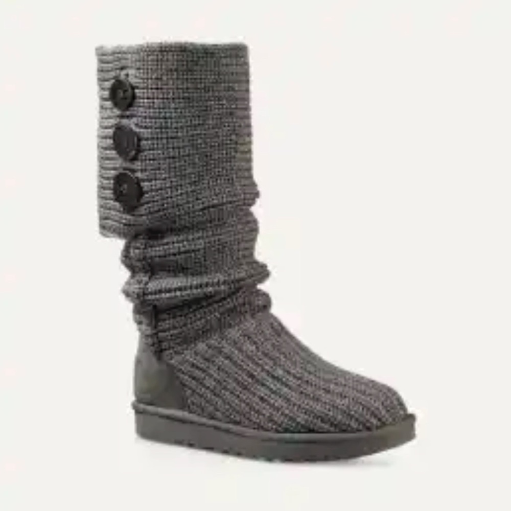 Women’s UGG classic cardy boots, grey size 8